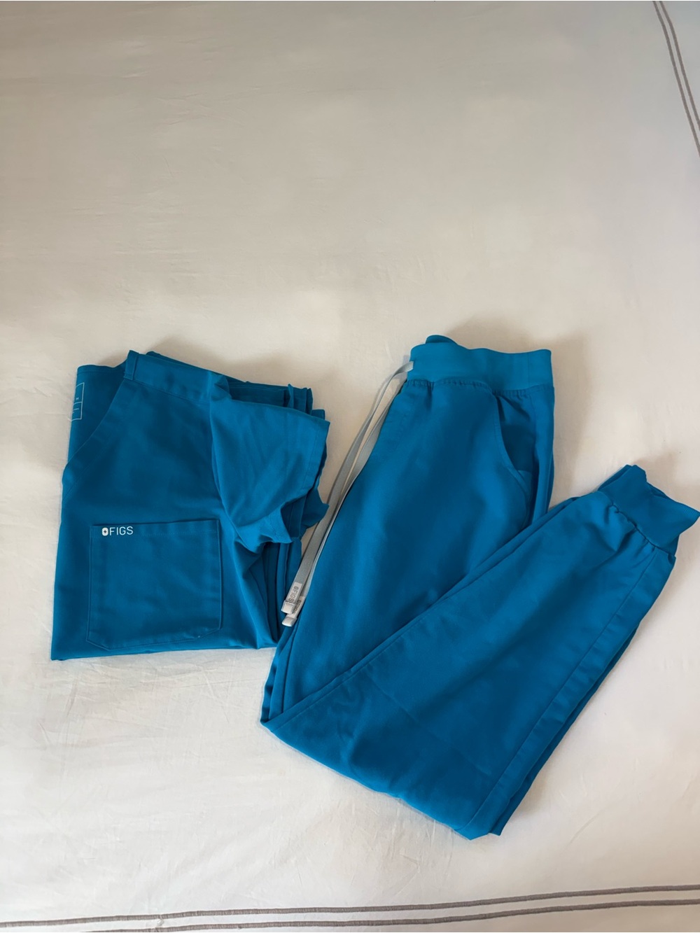 FIGS Extreme Blue Scrub Set — size Medium/ Small Tall